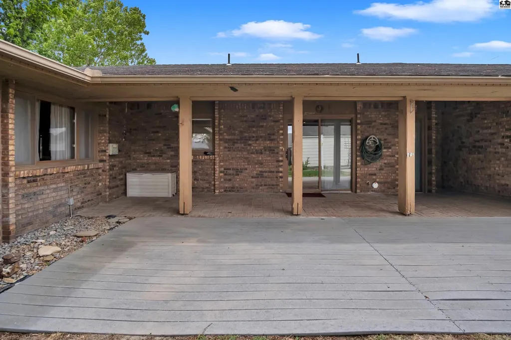 14 Paseo Place Hutchinson KS 67502