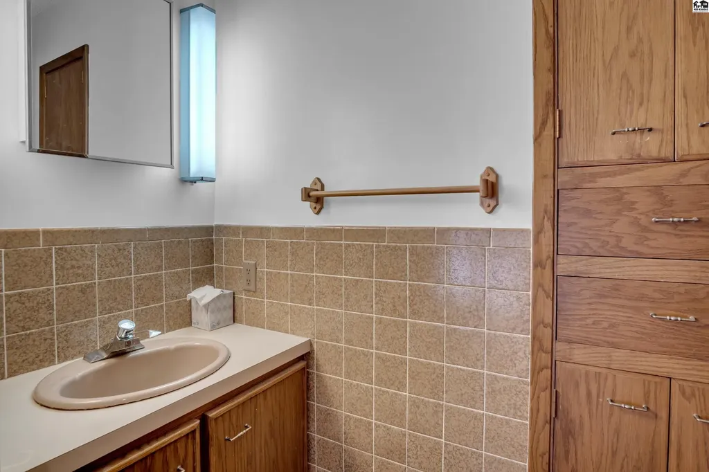 14 Paseo Place Hutchinson KS 67502