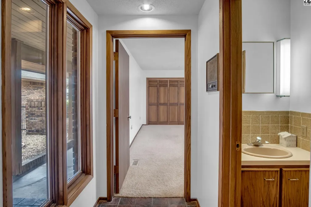 14 Paseo Place Hutchinson KS 67502