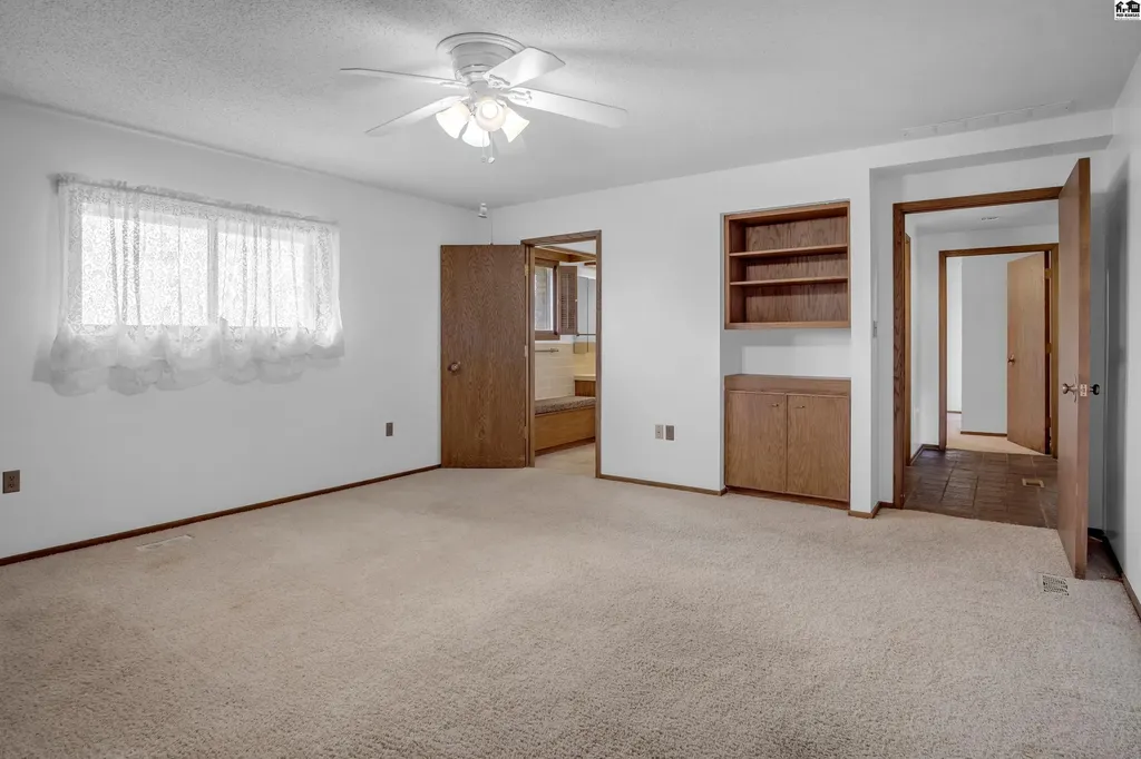 14 Paseo Place Hutchinson KS 67502