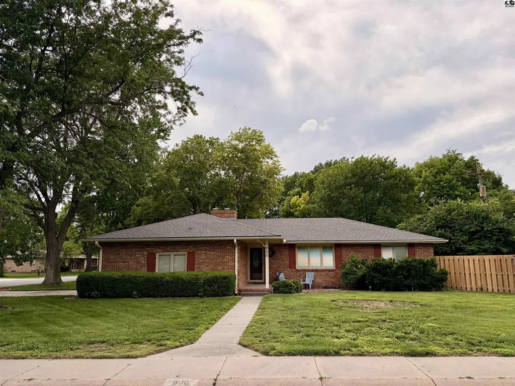 900 Old Farm Estates Hutchinson KS 67502