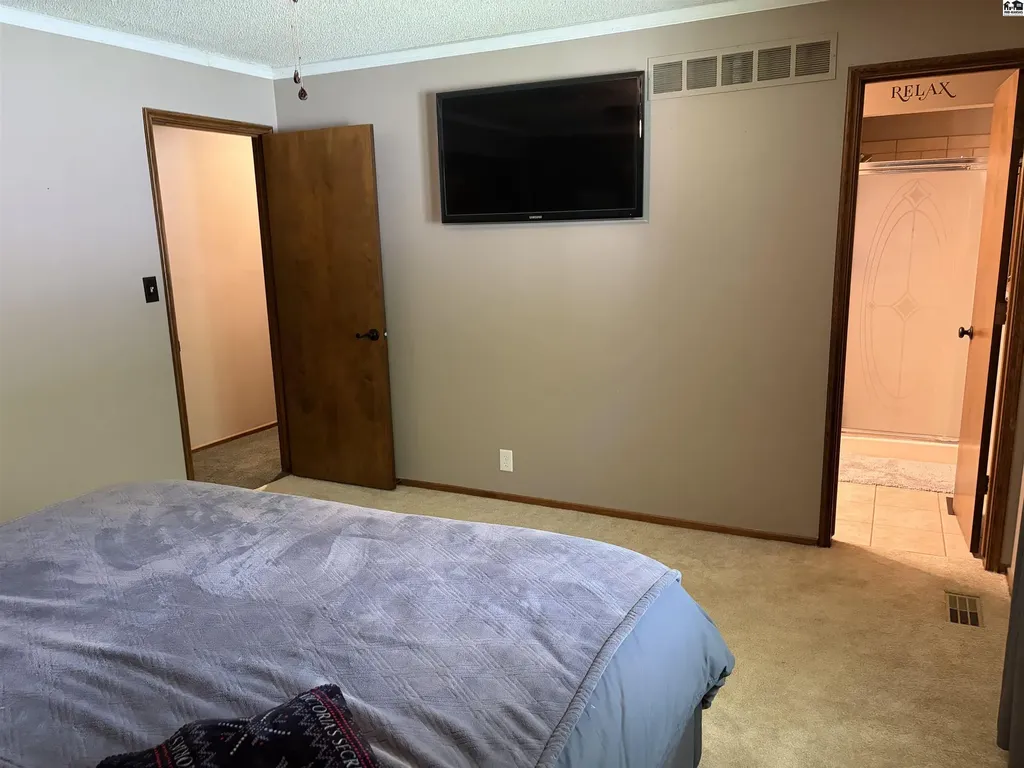 900 Old Farm Estates Hutchinson KS 67502
