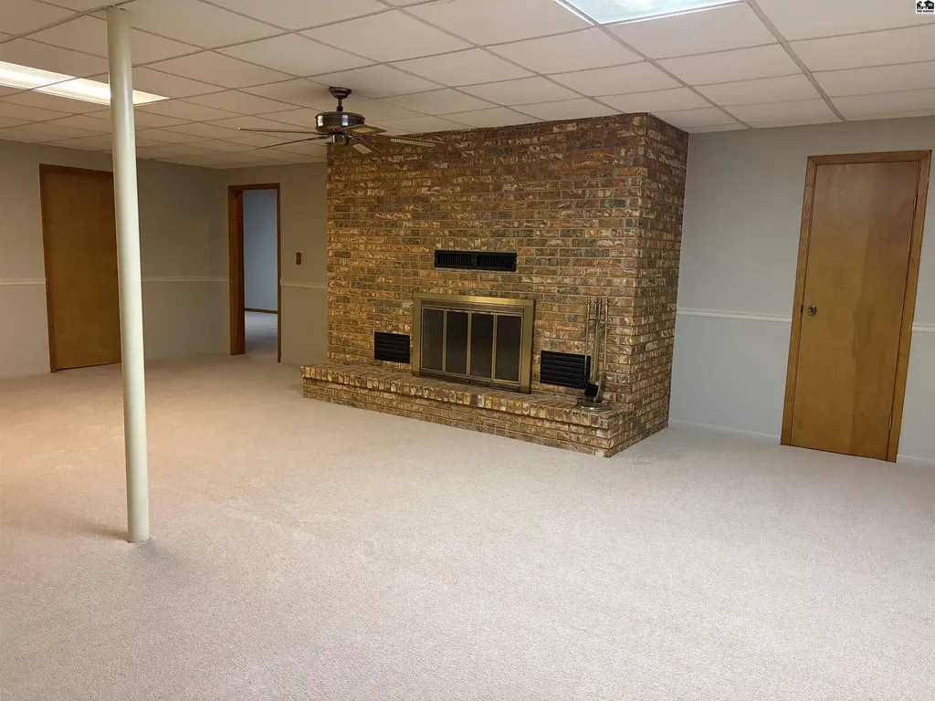 900 Old Farm Estates Hutchinson KS 67502