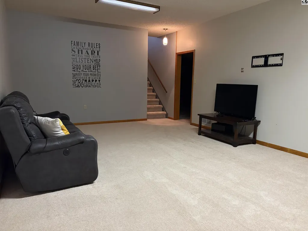 900 Old Farm Estates Hutchinson KS 67502
