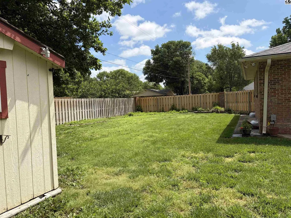 900 Old Farm Estates Hutchinson KS 67502