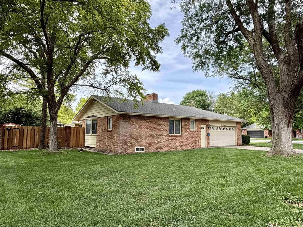 900 Old Farm Estates Hutchinson KS 67502