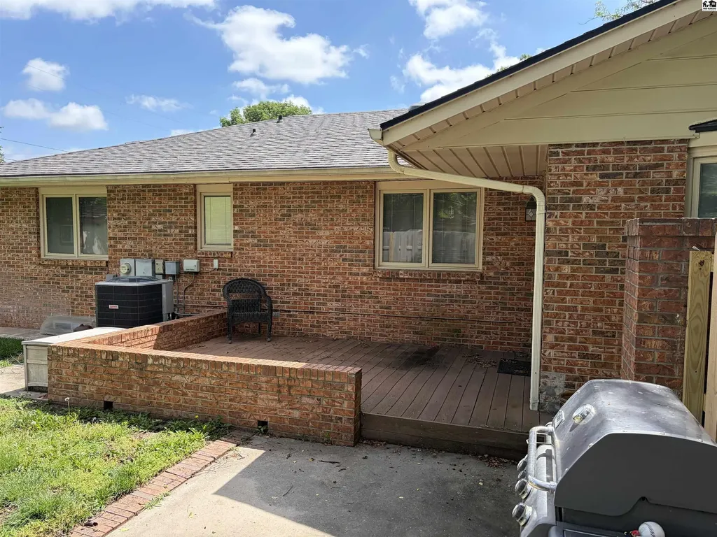 900 Old Farm Estates Hutchinson KS 67502
