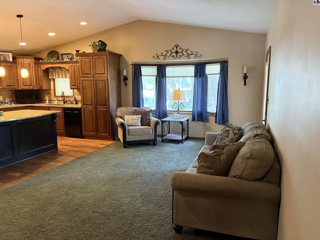 900 Old Farm Estates Hutchinson KS 67502
