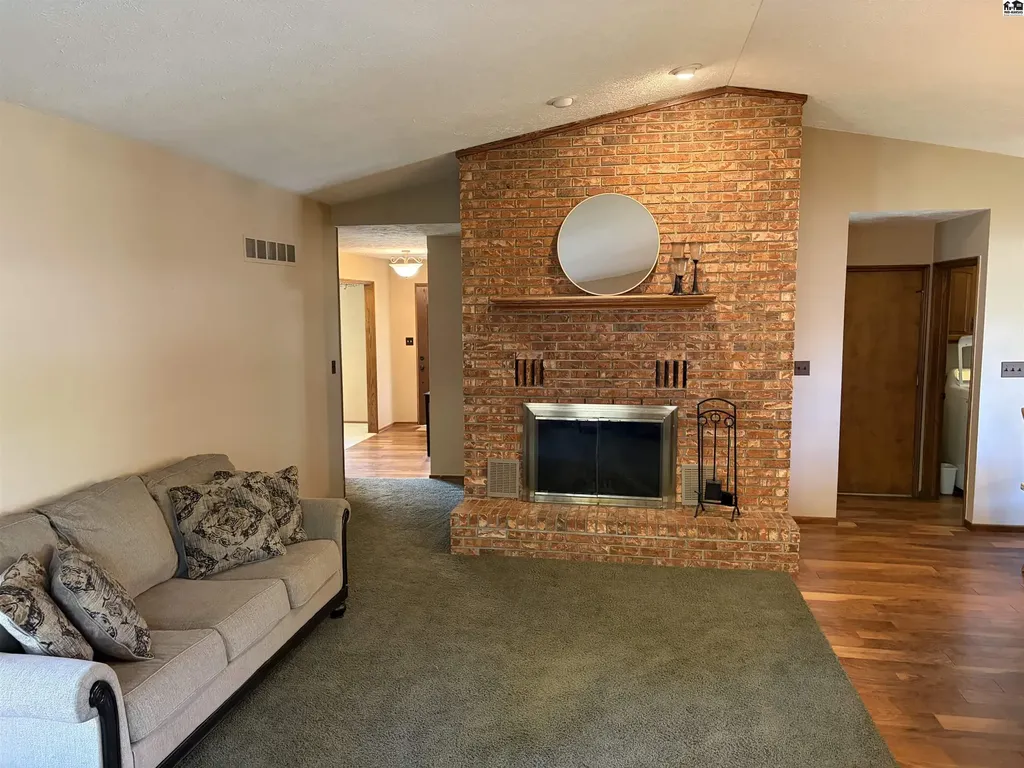 900 Old Farm Estates Hutchinson KS 67502