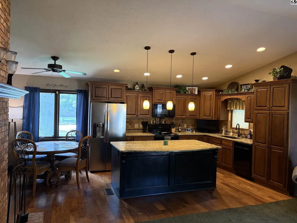 900 Old Farm Estates Hutchinson KS 67502