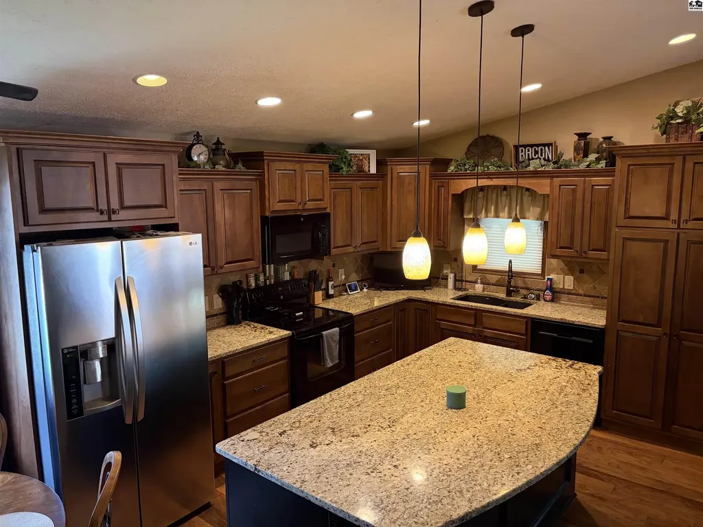900 Old Farm Estates Hutchinson KS 67502