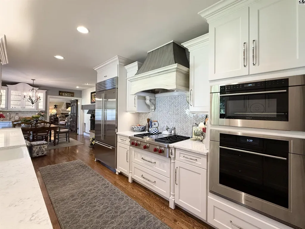130 Hyde Park Drive Hutchinson KS 67502