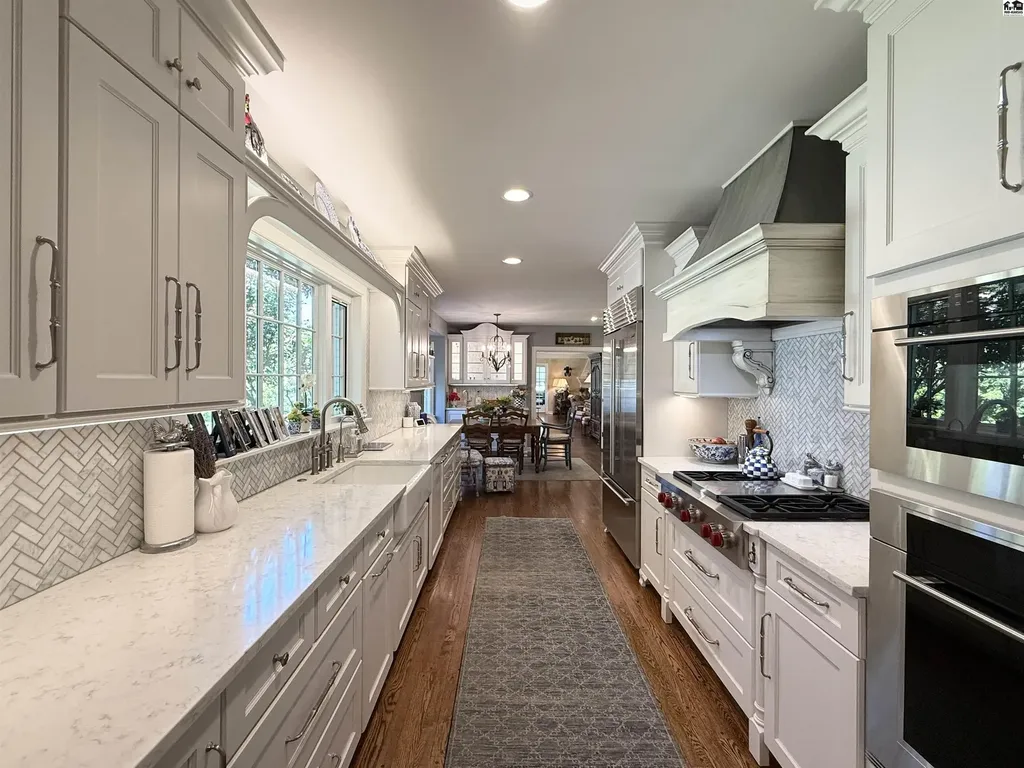 130 Hyde Park Drive Hutchinson KS 67502