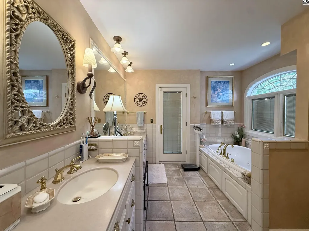 130 Hyde Park Drive Hutchinson KS 67502