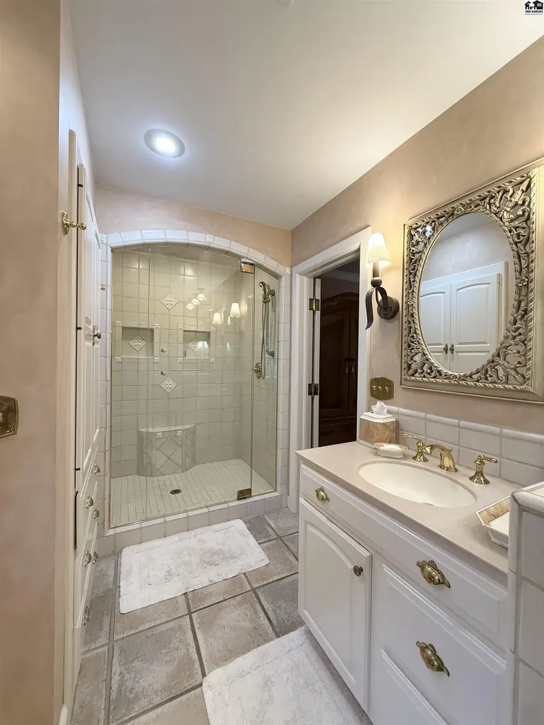 130 Hyde Park Drive Hutchinson KS 67502