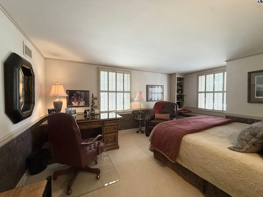130 Hyde Park Drive Hutchinson KS 67502