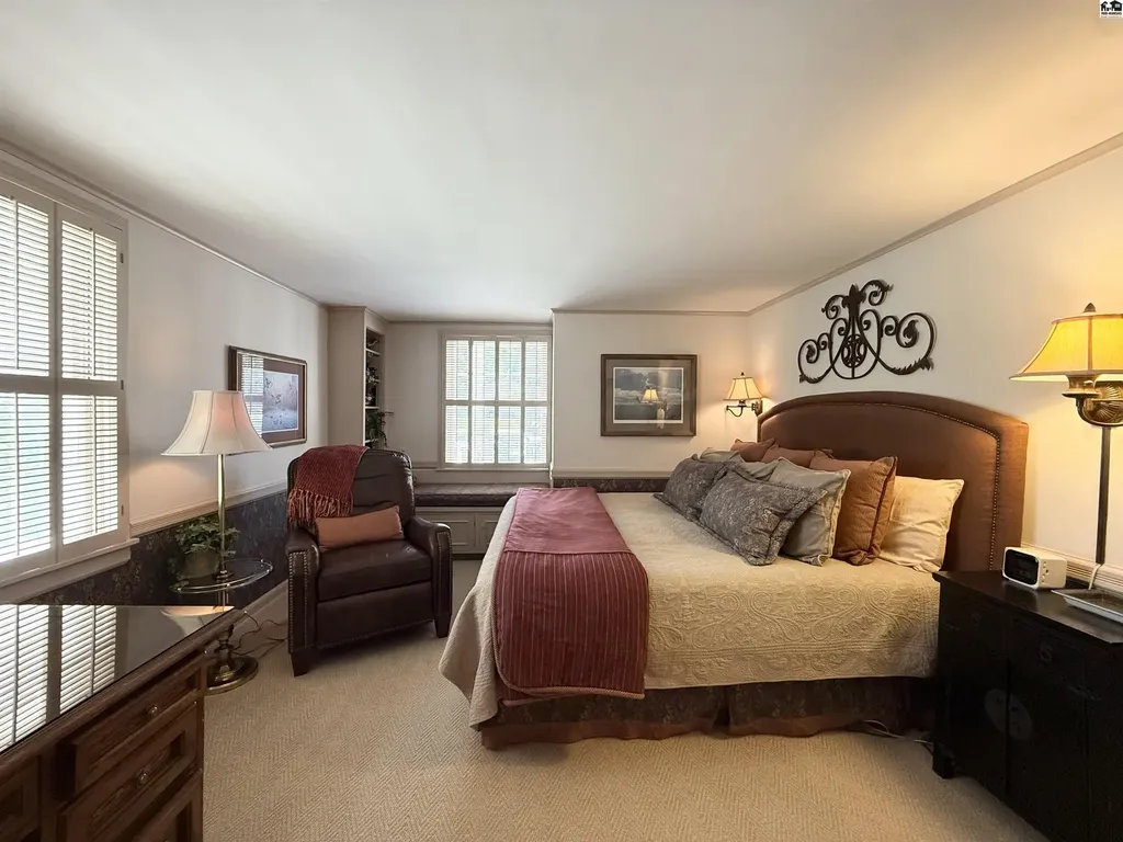 130 Hyde Park Drive Hutchinson KS 67502