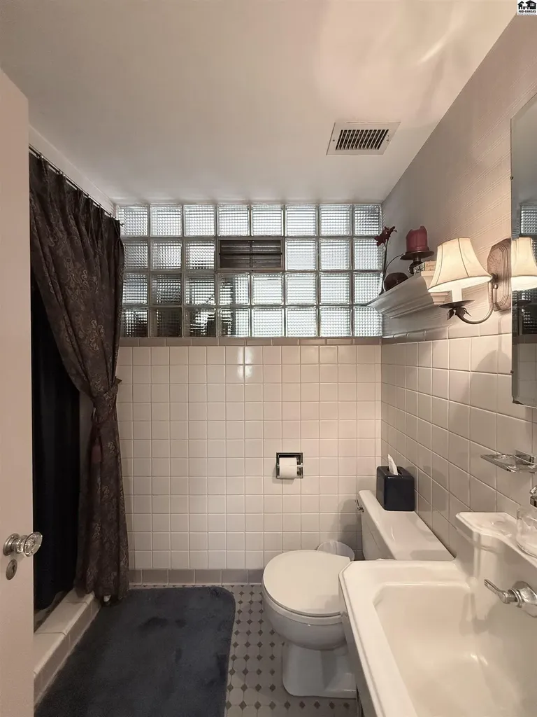 130 Hyde Park Drive Hutchinson KS 67502