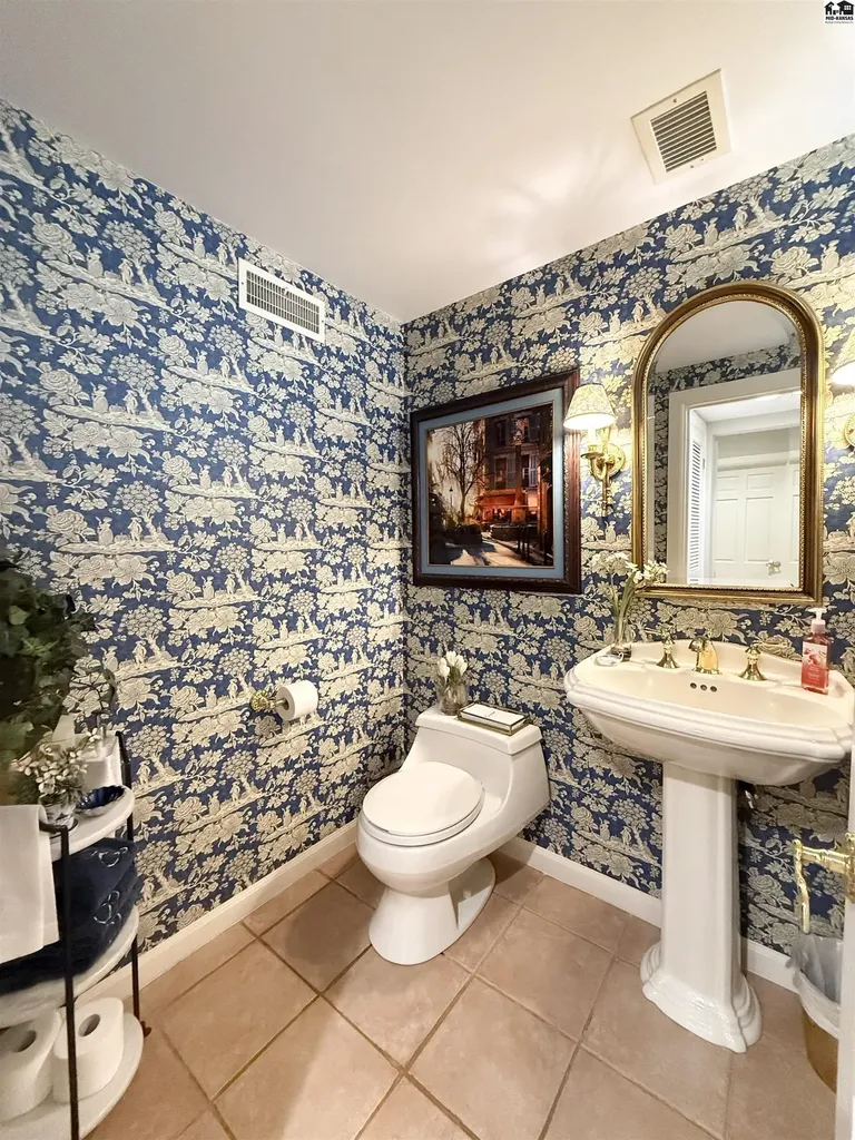 130 Hyde Park Drive Hutchinson KS 67502