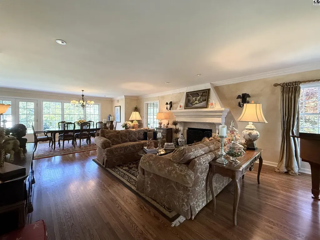 130 Hyde Park Drive Hutchinson KS 67502