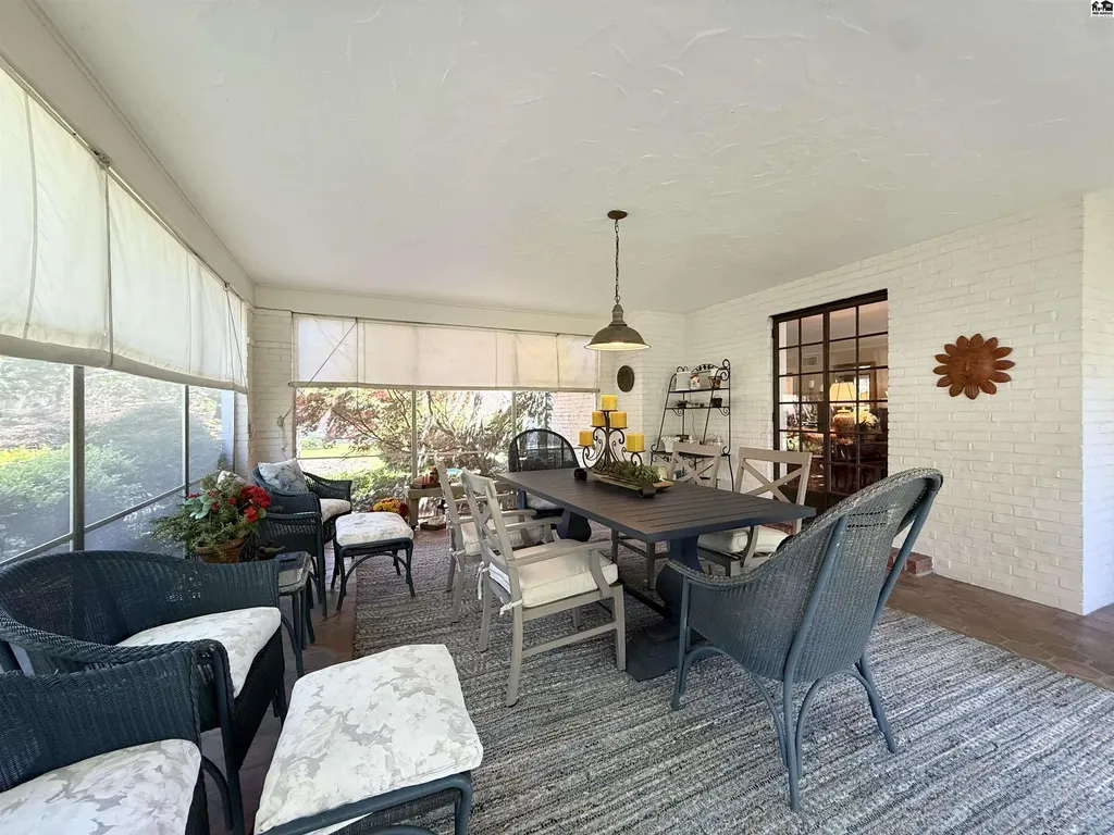 130 Hyde Park Drive Hutchinson KS 67502