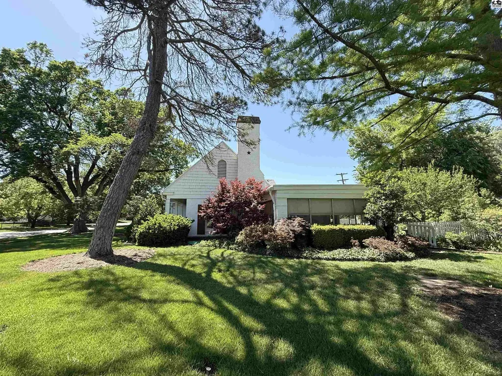 130 Hyde Park Drive Hutchinson KS 67502