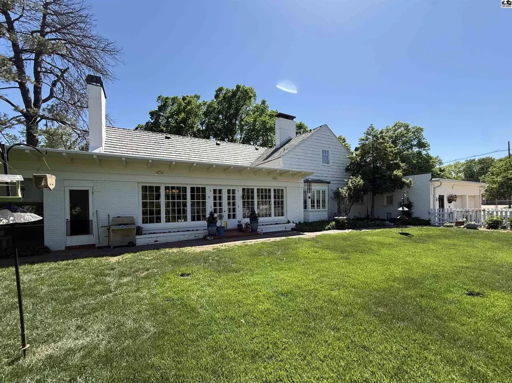 130 Hyde Park Drive Hutchinson KS 67502
