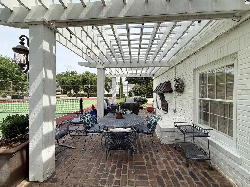 130 Hyde Park Drive Hutchinson KS 67502