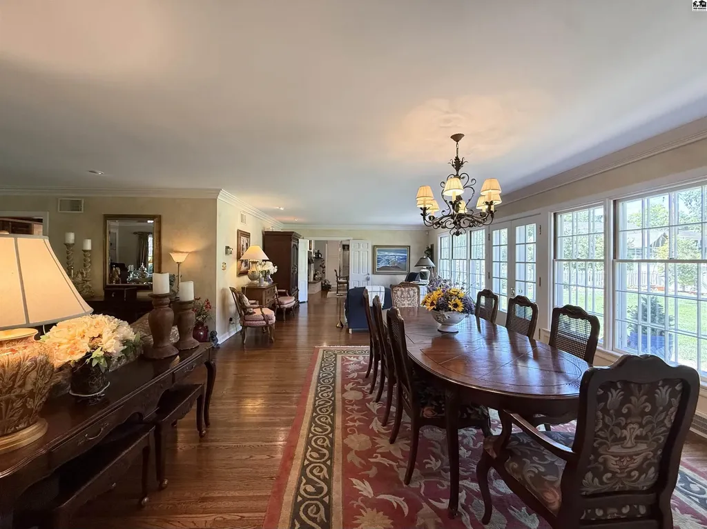 130 Hyde Park Drive Hutchinson KS 67502