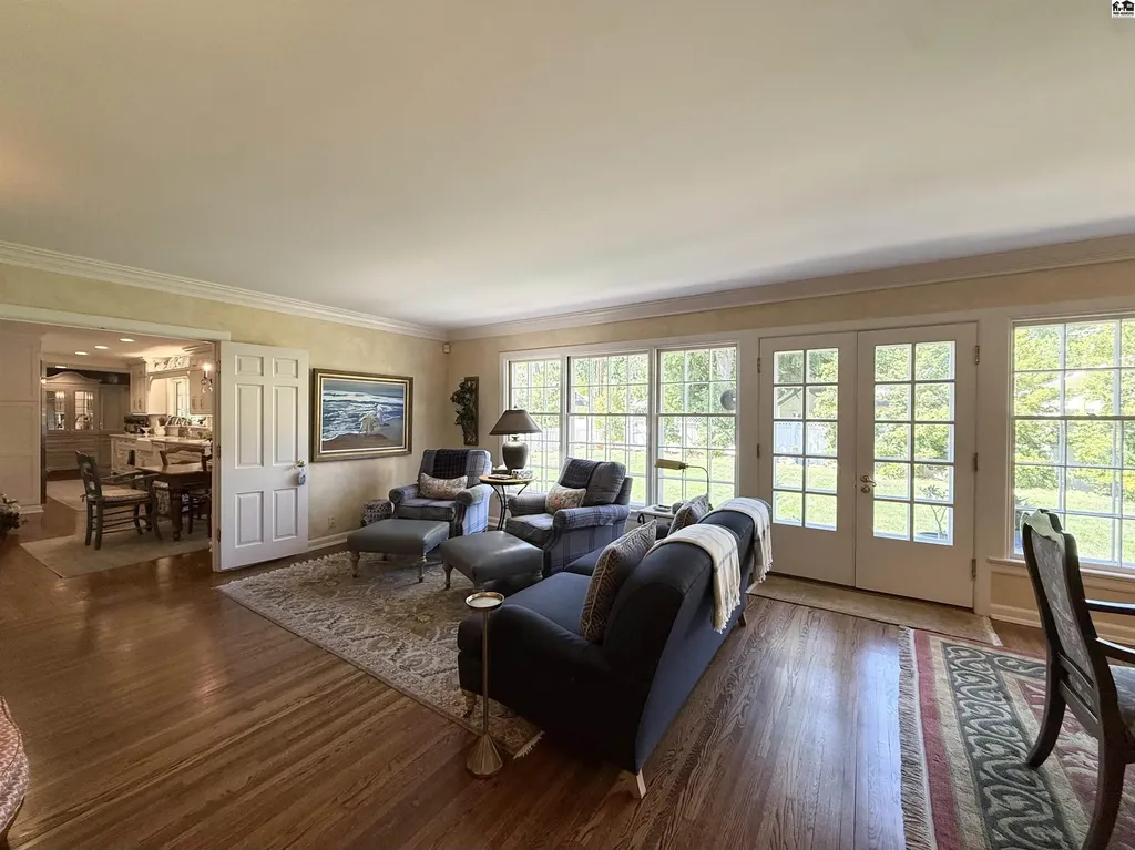130 Hyde Park Drive Hutchinson KS 67502