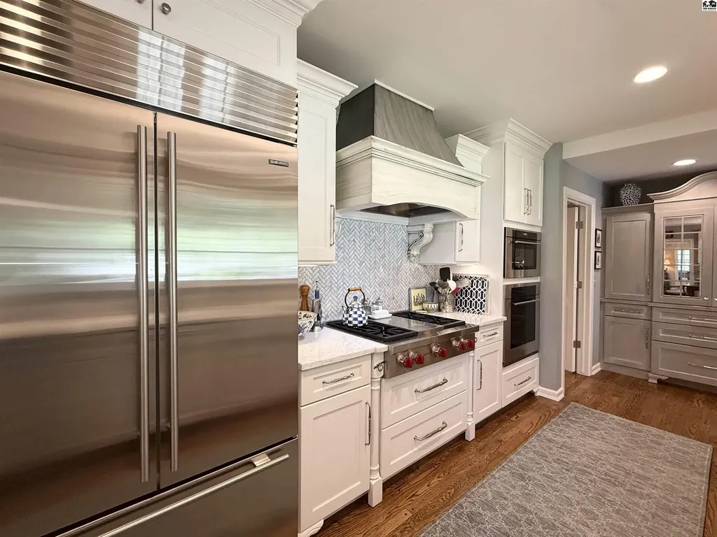 130 Hyde Park Drive Hutchinson KS 67502