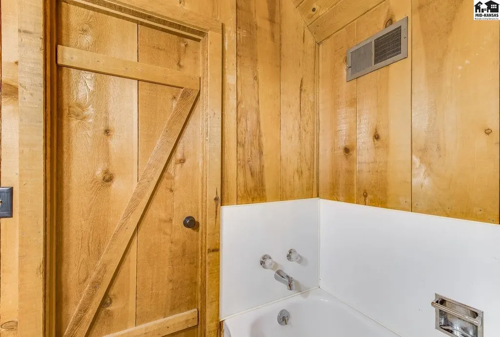 6 Windemere Court Hutchinson KS 67502-0000
