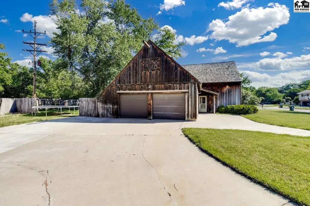 6 Windemere Court Hutchinson KS 67502-0000