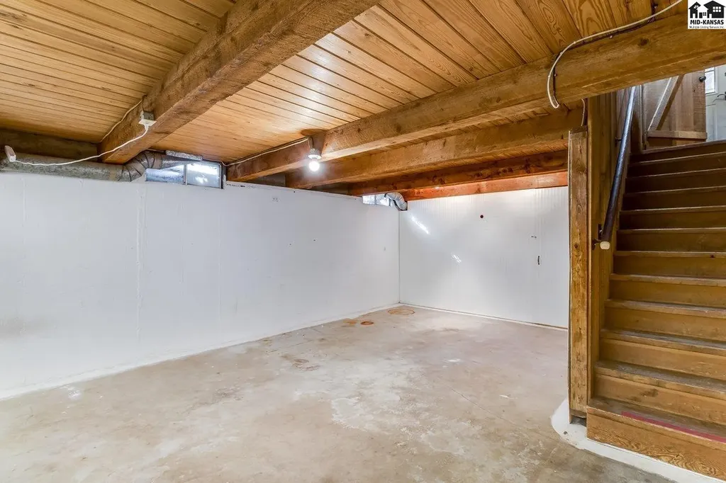 6 Windemere Court Hutchinson KS 67502-0000
