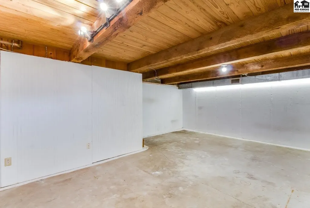 6 Windemere Court Hutchinson KS 67502-0000