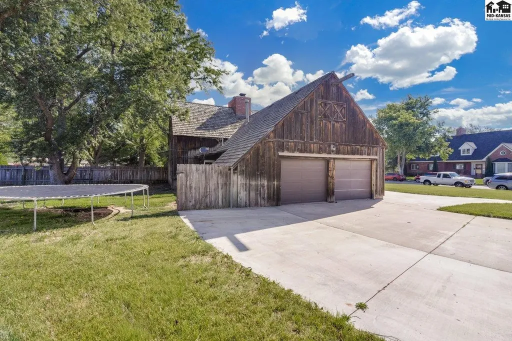 6 Windemere Court Hutchinson KS 67502-0000
