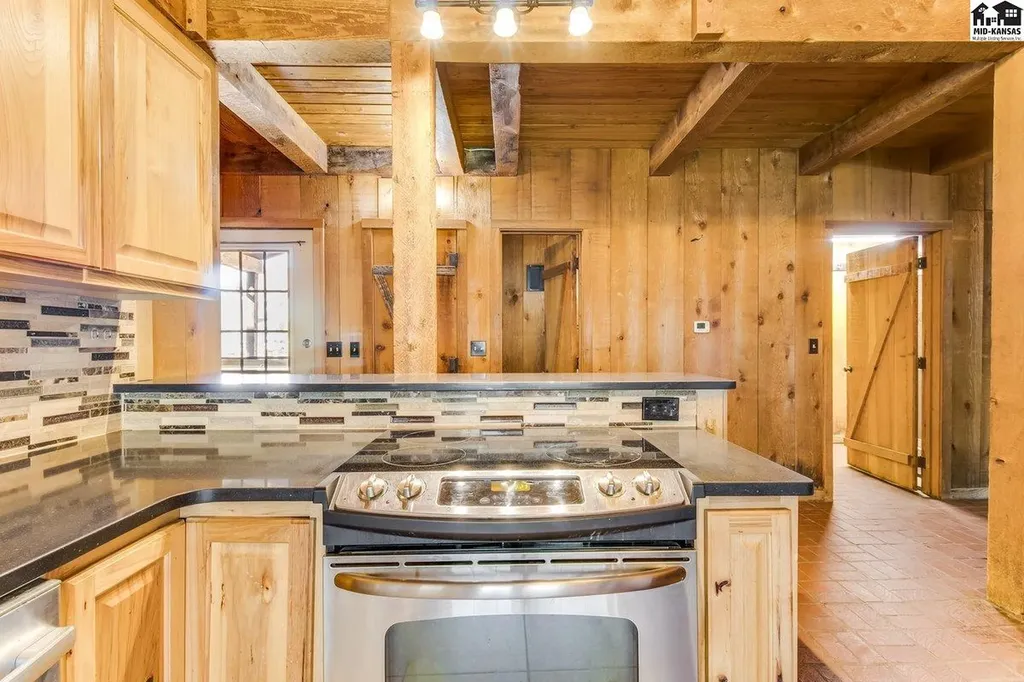 6 Windemere Court Hutchinson KS 67502-0000