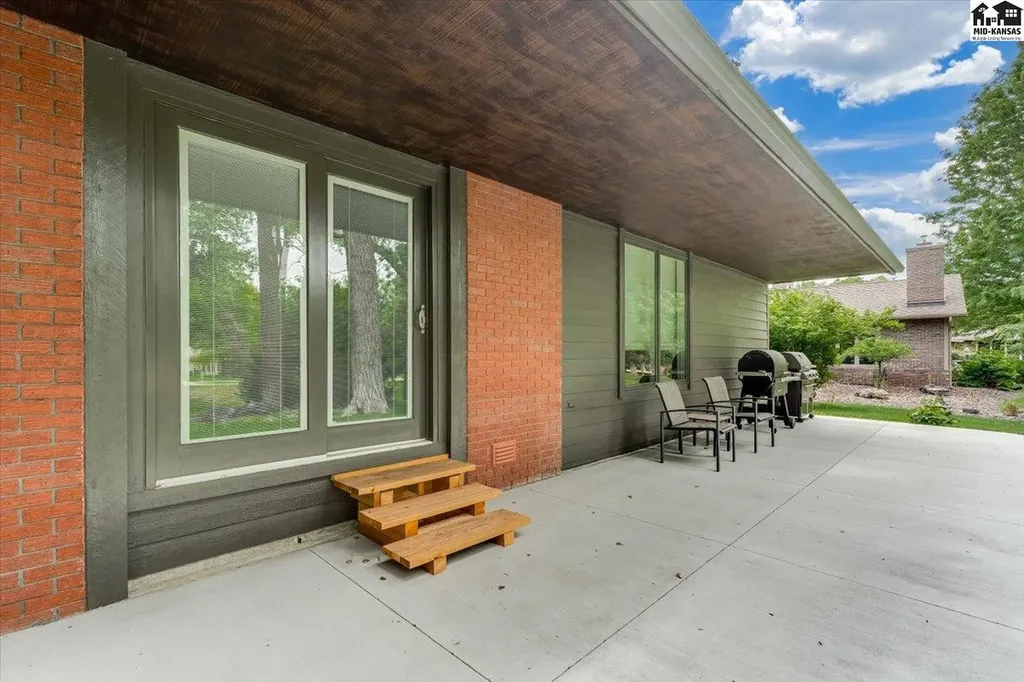 5 Tanglewood Lane Hutchinson KS 67502