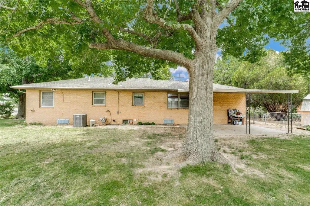 120 Norman Road Hutchinson KS 67502