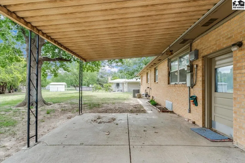 120 Norman Road Hutchinson KS 67502