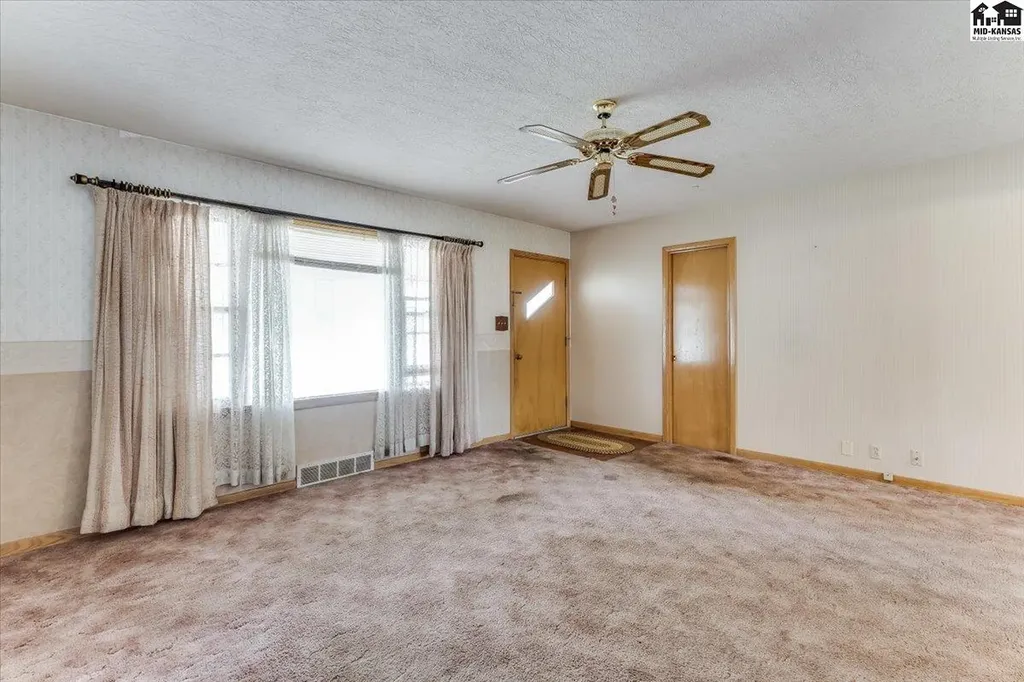 120 Norman Road Hutchinson KS 67502