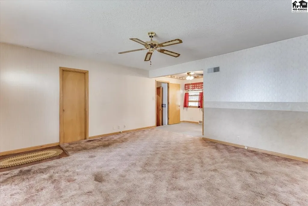 120 Norman Road Hutchinson KS 67502