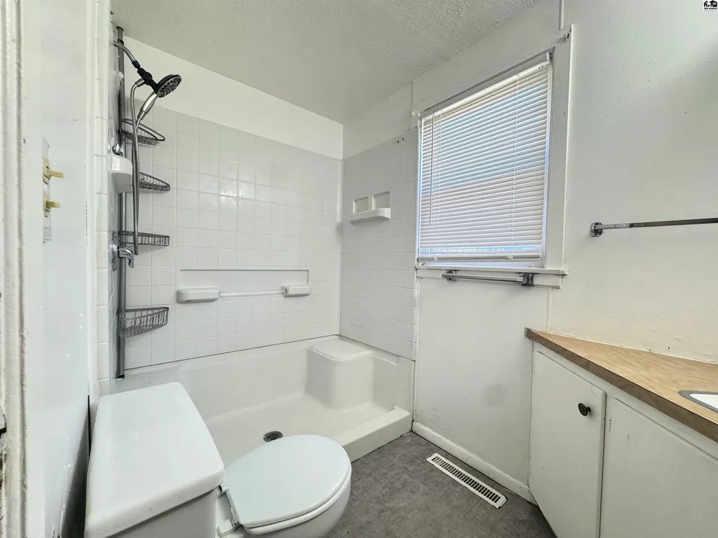 616 E Avenue C Hutchinson KS 67501
