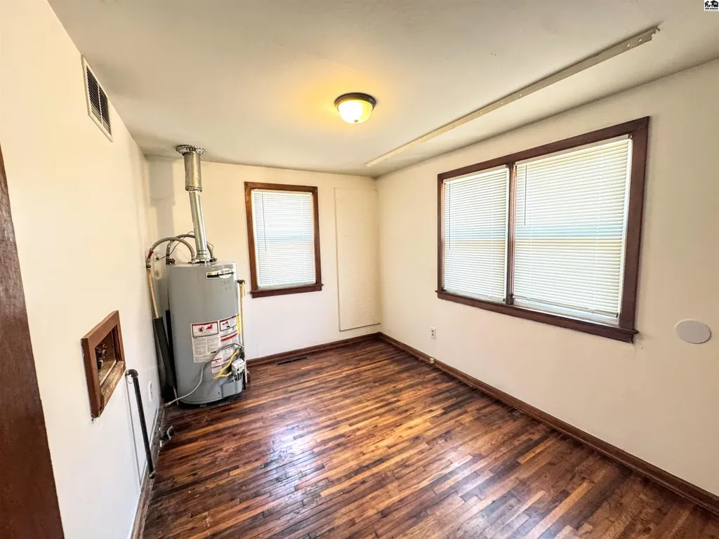 616 E Avenue C Hutchinson KS 67501