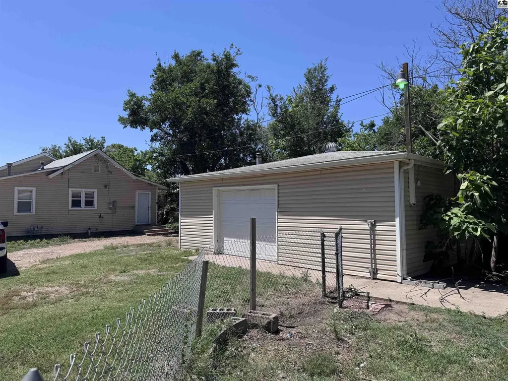 616 E Avenue C Hutchinson KS 67501