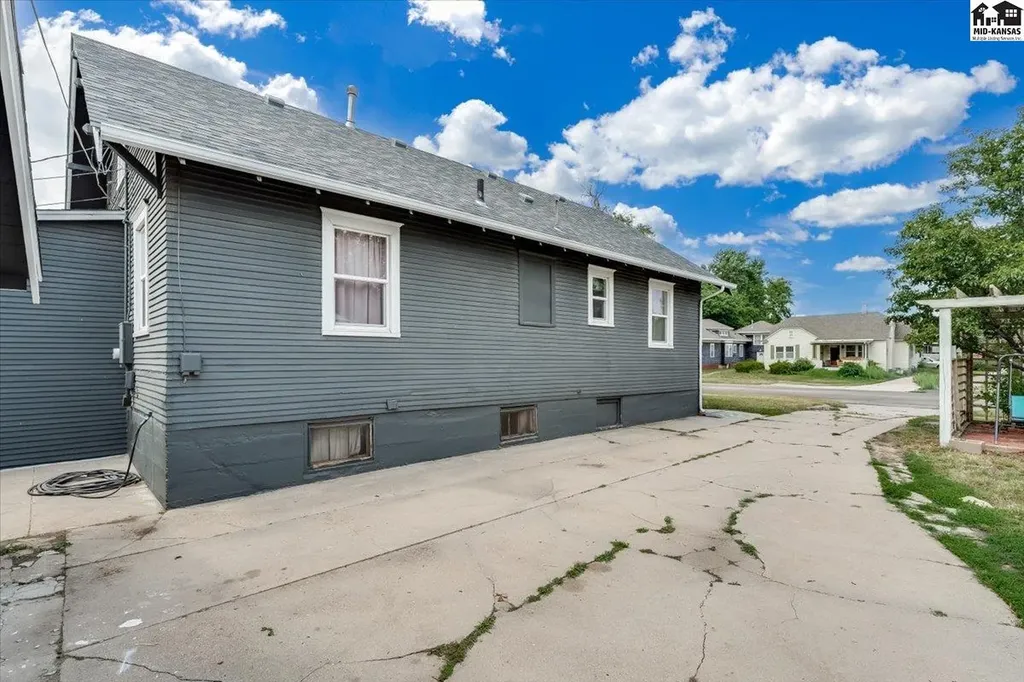 111 E 17th Avenue Hutchinson KS 67501