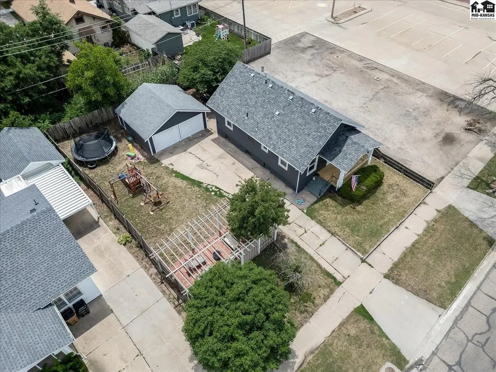 111 E 17th Avenue Hutchinson KS 67501