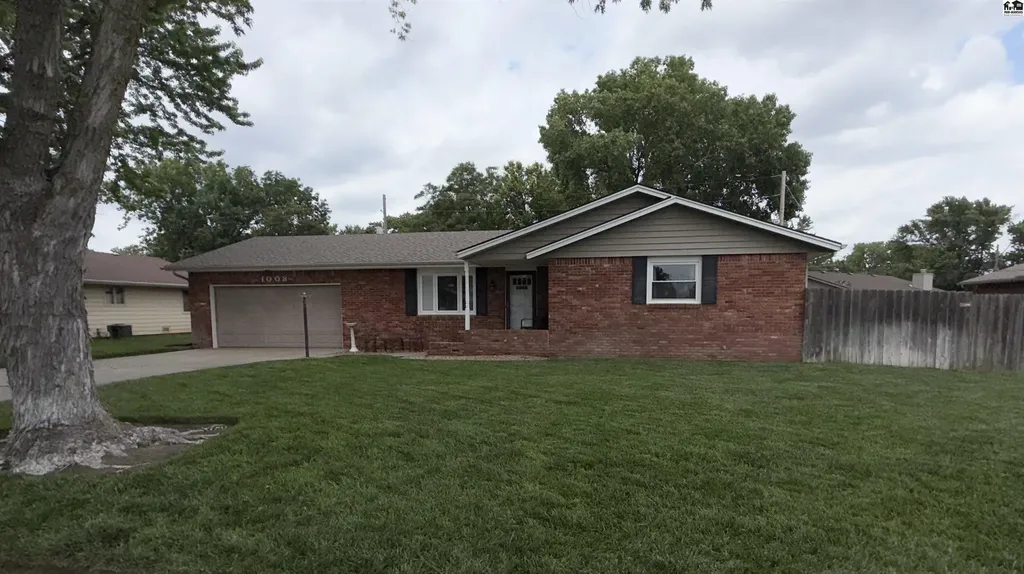 1008 Texas Court Hutchinson KS 67502