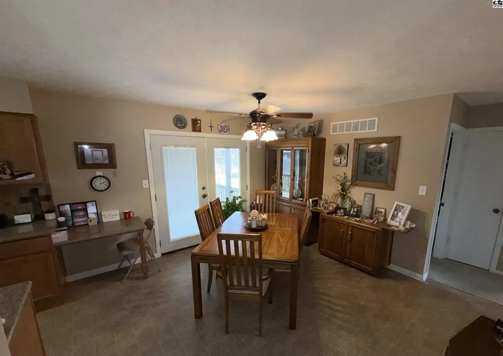 1008 Texas Court Hutchinson KS 67502