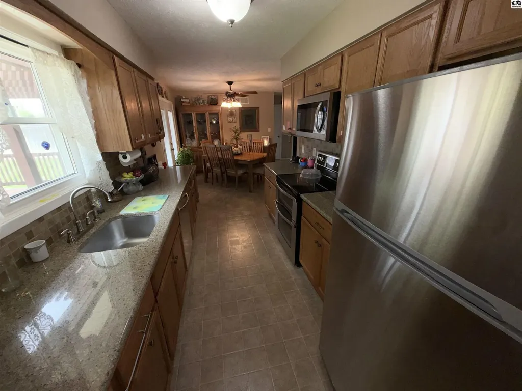 1008 Texas Court Hutchinson KS 67502